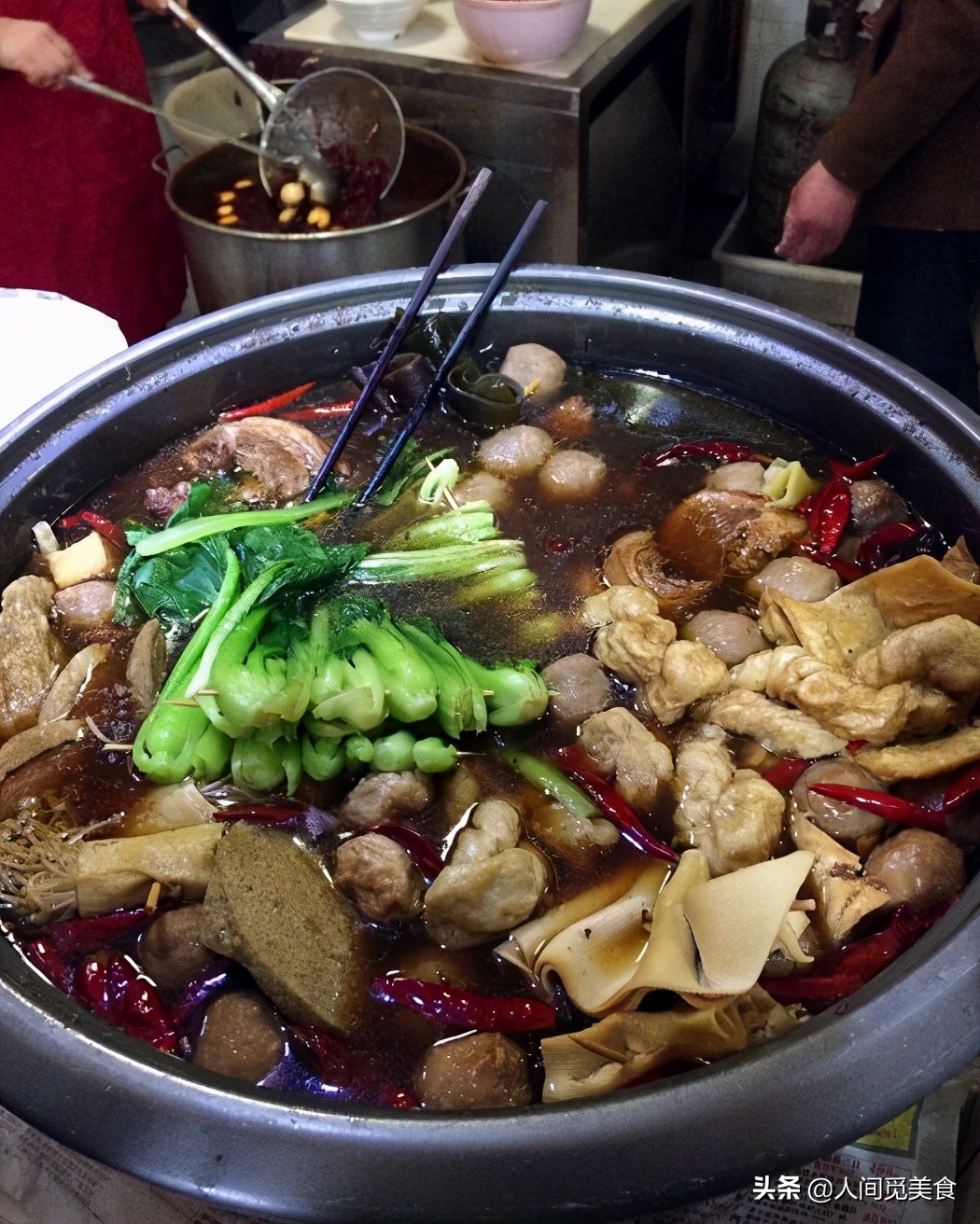 徐州火了21年的板面店，8元1碗日卖600碗，越辣越停不下来