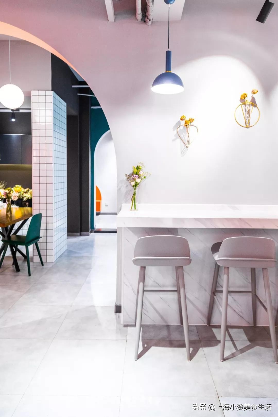 人广新开宝藏甜品店，把小笼包做成了慕斯蛋糕！