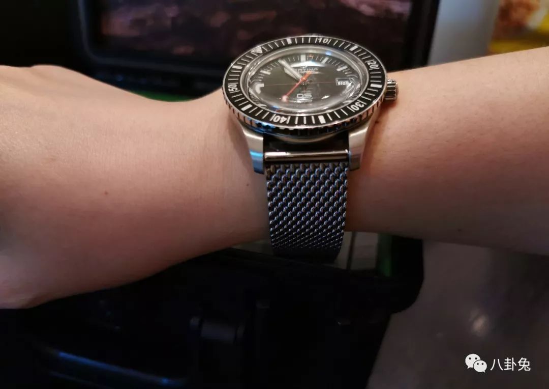 手表复古米兰钢带多少钱,让人眼前一亮的手表表带