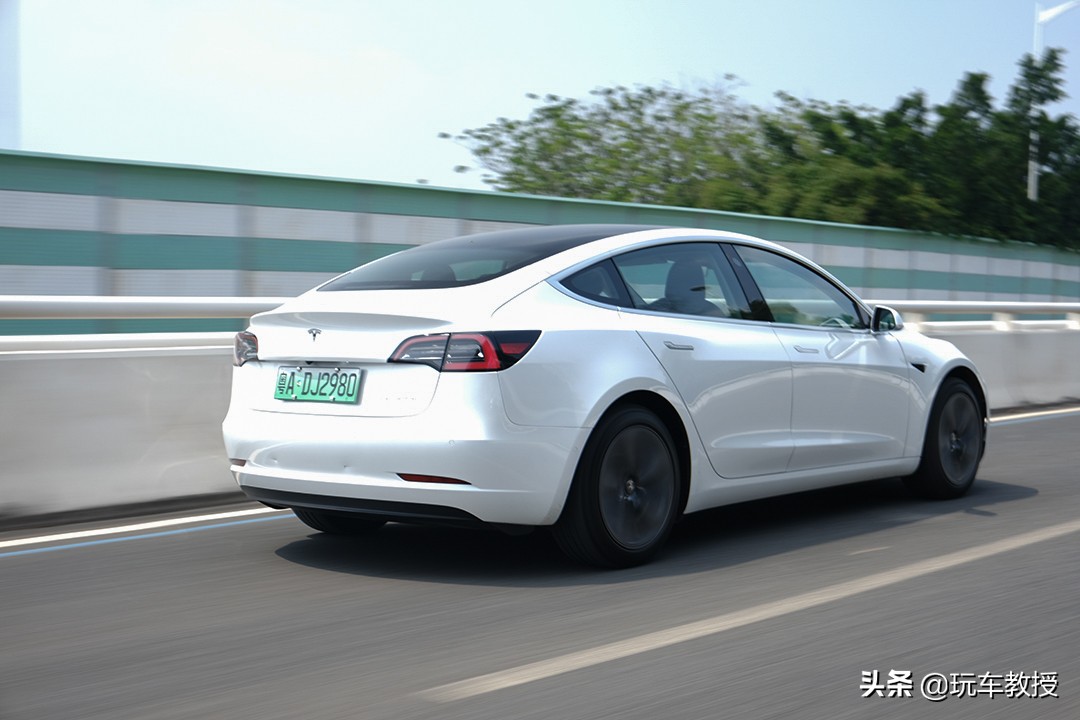 奥迪a4和特斯拉model3怎么选,特斯拉model3焕新版奥迪a4