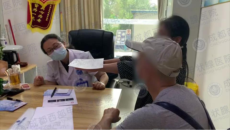 食堂阿姨手会抖是什么病,食堂阿姨手抖原来真是有原因的