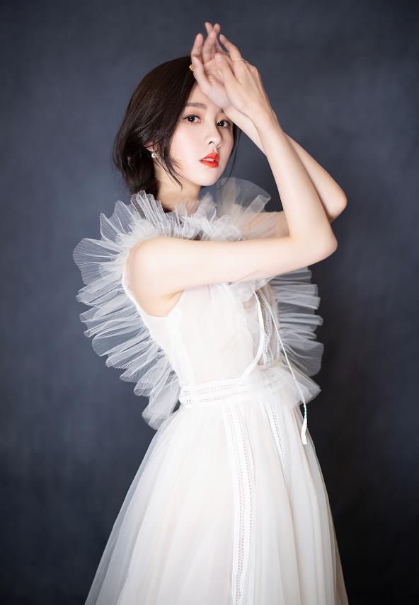 沈月和陈都灵同框,陈都灵沈月同框穿搭