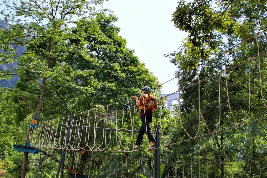 飞拉达攀岩溜索丛林溯溪地心探洞,清远飞拉达丛林探险