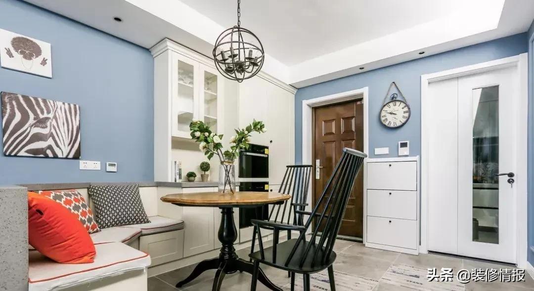 进门就是客餐厅一体卡座设计,餐厅全卡座设计效果图