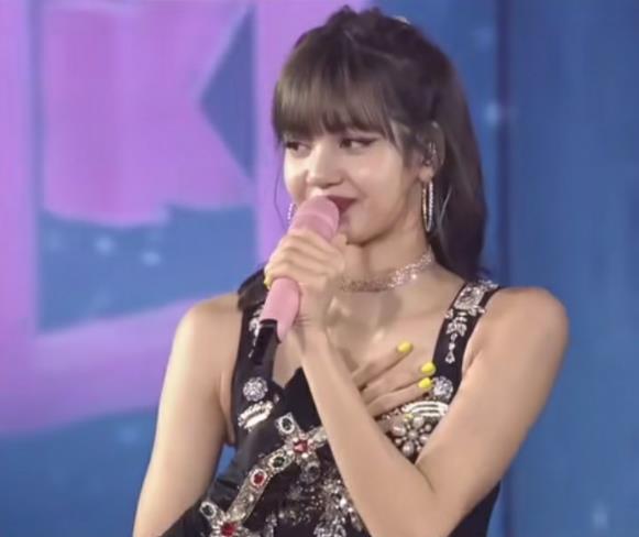 王嘉尔为lisa打calllisa点赞评论,lisa怎么回应王嘉尔