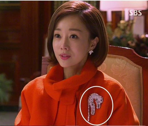 韩国百搭小黑裙的短款,韩国饰品品牌排行榜