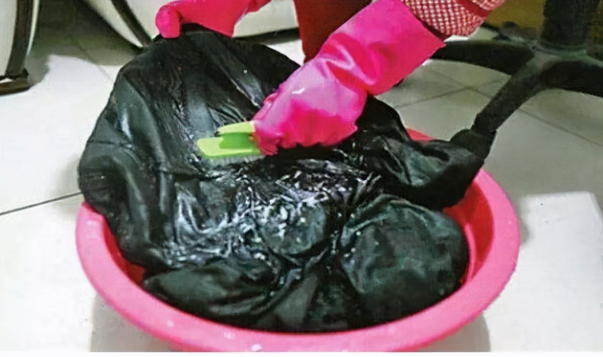 如何清理皮肤上口香糖,衣服粘口香糖怎么处理干净