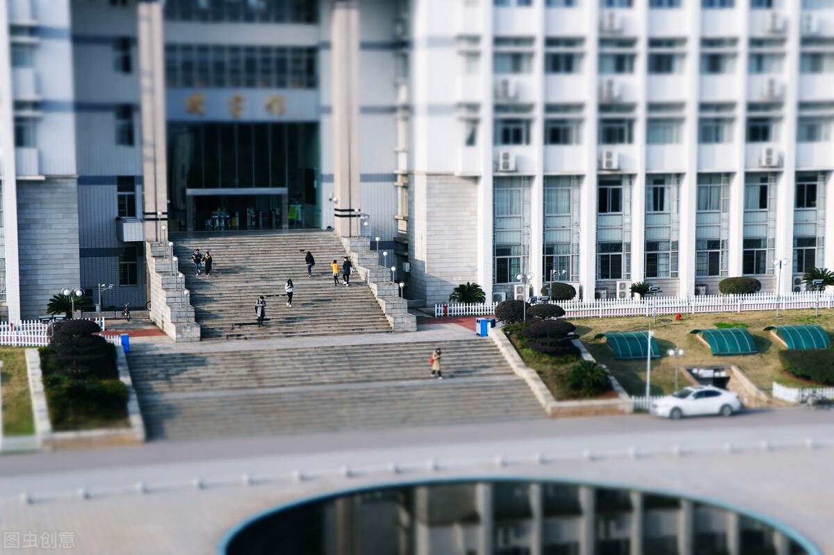 湘潭大学实力颇为强劲，部分学科建设水平较高，值得报考