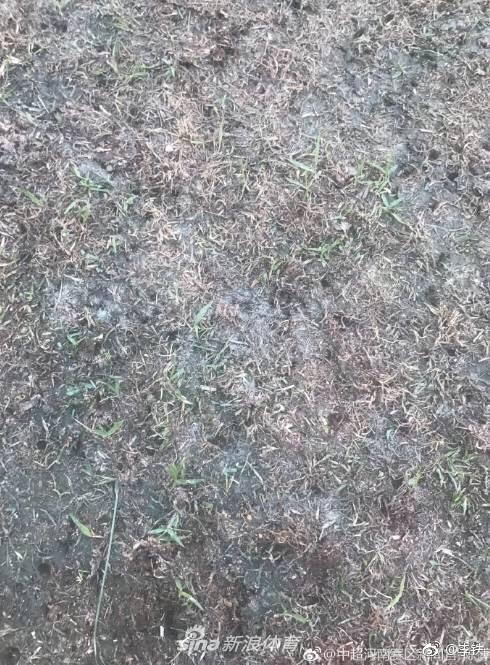 多大面积才可建足球场,为什么不建能拉顶棚的足球场