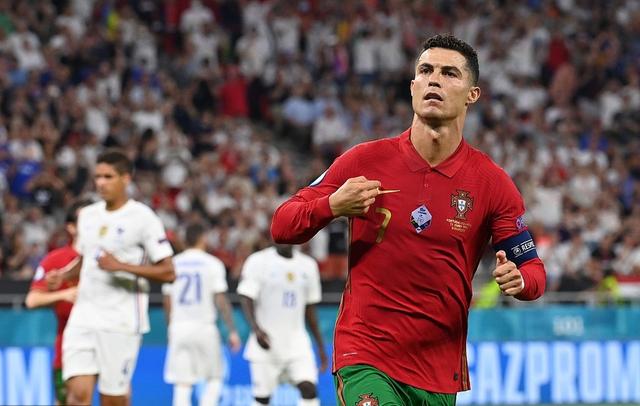 为什么说：C罗的成就是靠自己踢出来的，而不是靠媒体选出来的