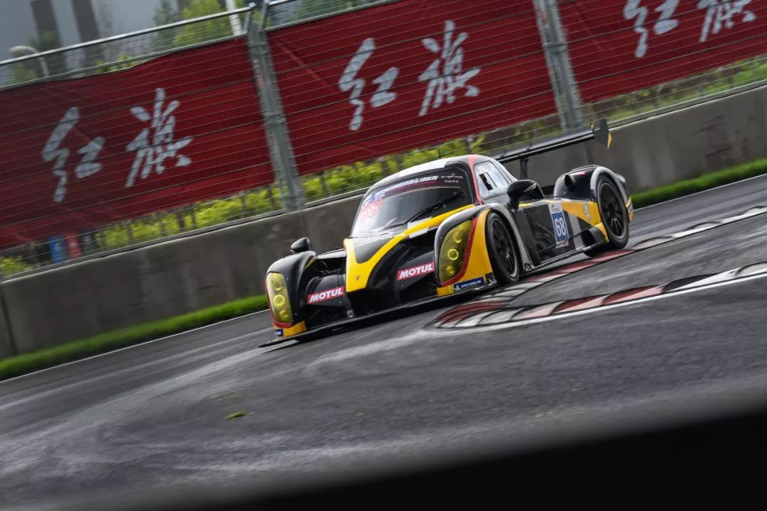 钢铁赛道雨中热战·ChinaGT上演秦皇岛首轮超跑对决