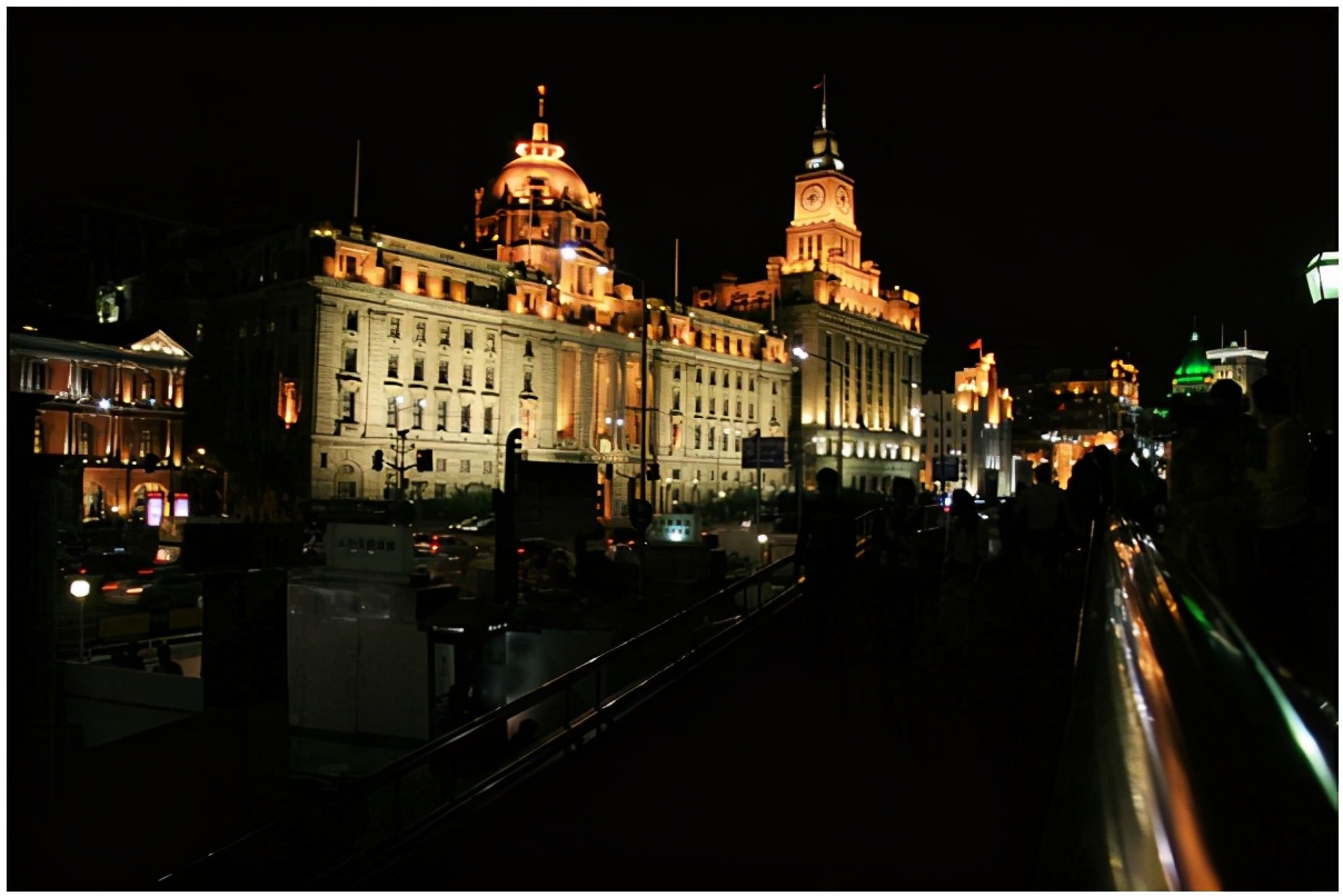 上海最高的楼叫什么大厦,上海外滩介绍200字