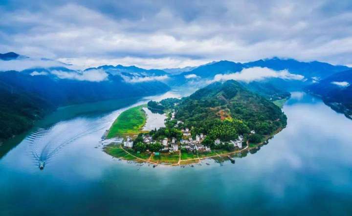 避暑的7个最佳城市,夏天一定要去的十大避暑古镇