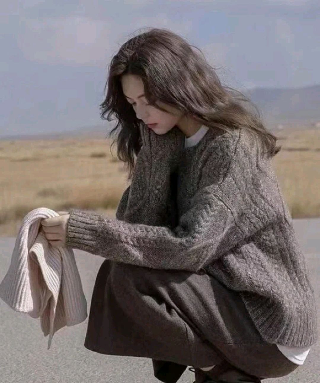 毛衣内搭搭配半身裙,毛衣搭半身裙怎么穿显身材