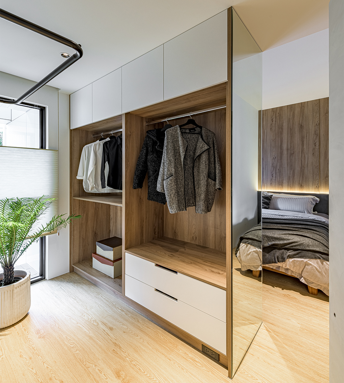 30平长方形主卧房间带衣帽间布局,衣帽间最佳布局图