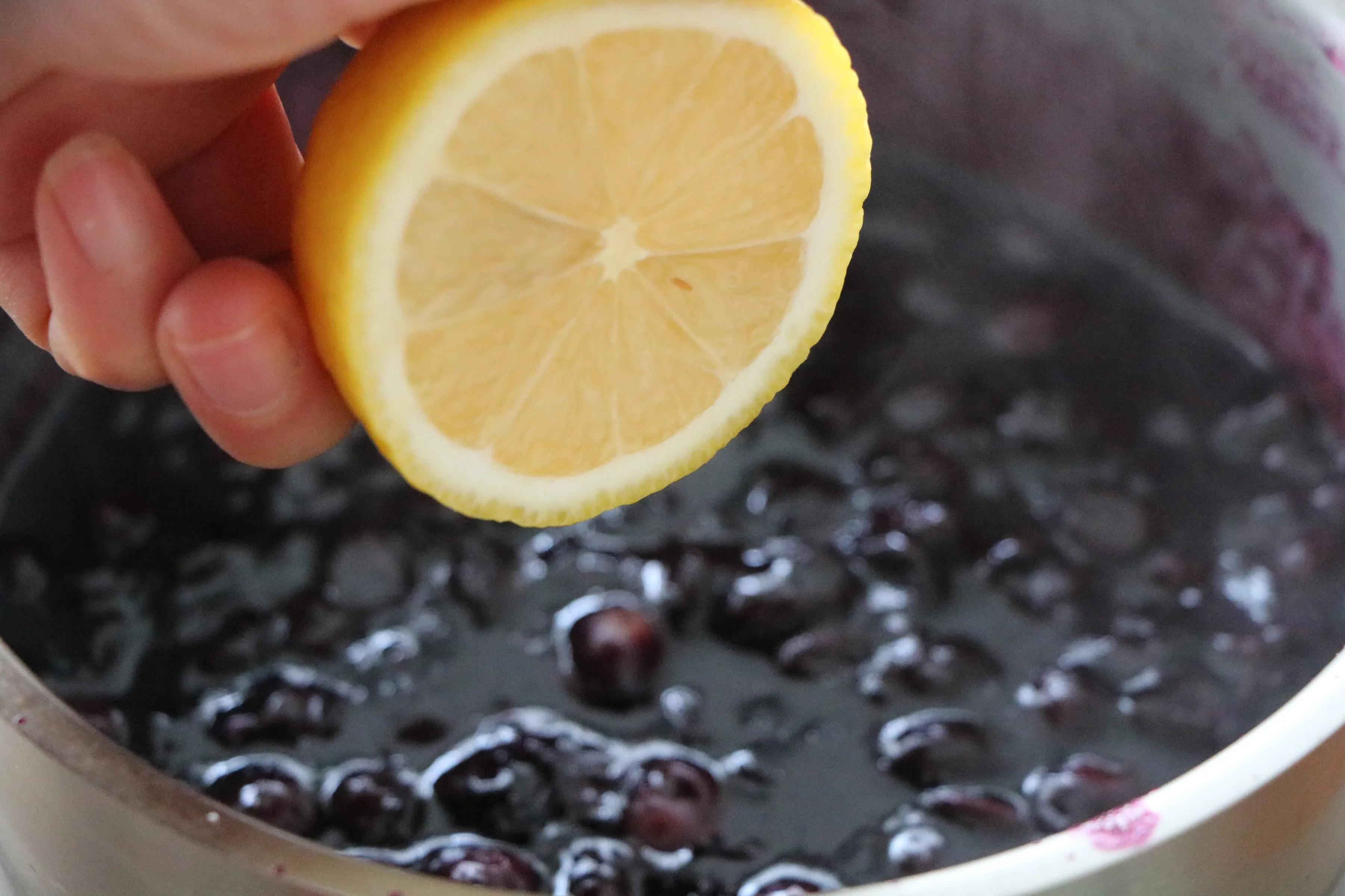 蓝莓果酱搭配吐司吃法,蓝莓果酱怎么做面包