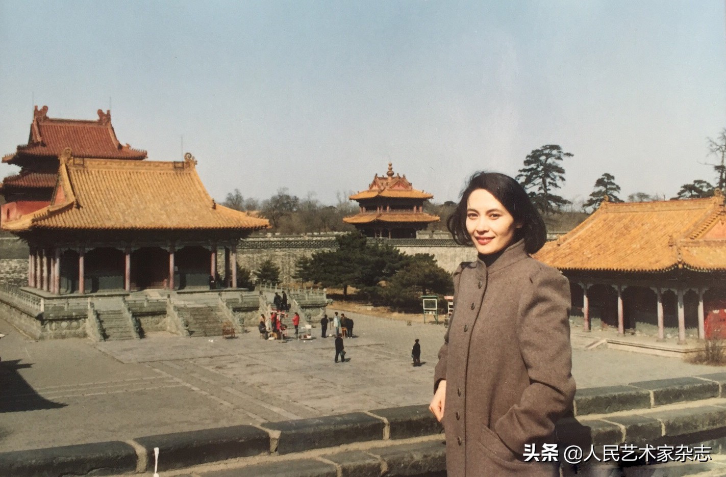 她是80年代长影厂当家花旦，19岁因报幕被选中出演平原游击队，中年无戏可拍，复出电影由钟南山担任顾问