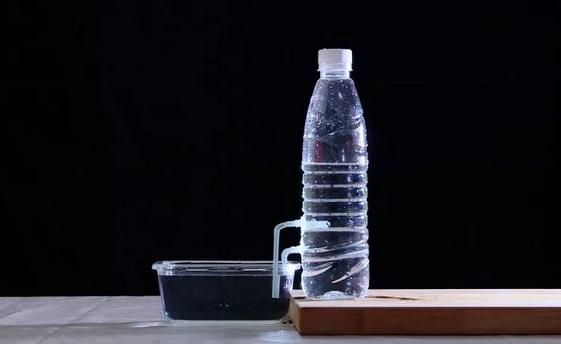 长期出门怎么制作自动浇水器,如何制作自动浇水器立在地上的