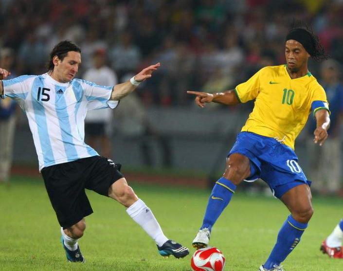 梅西评价罗纳尔迪尼奥自律,梅西的自律