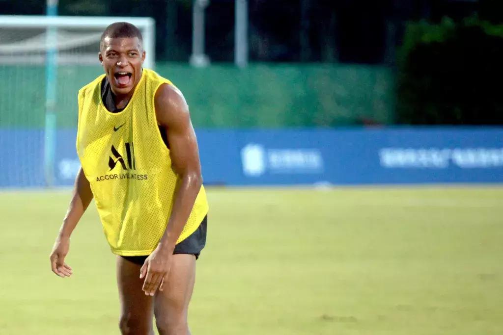 巴黎圣日耳曼抵达伯纳乌,巴黎圣日耳曼姆巴佩射门训练