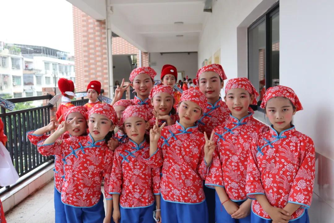 儿童庆祝建党100周年文艺汇演,庆祝建党百年文艺演出儿童合唱