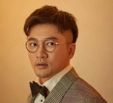 怎样挑选适合自己脸型的眼镜男,怎么选眼镜才能更好看男生