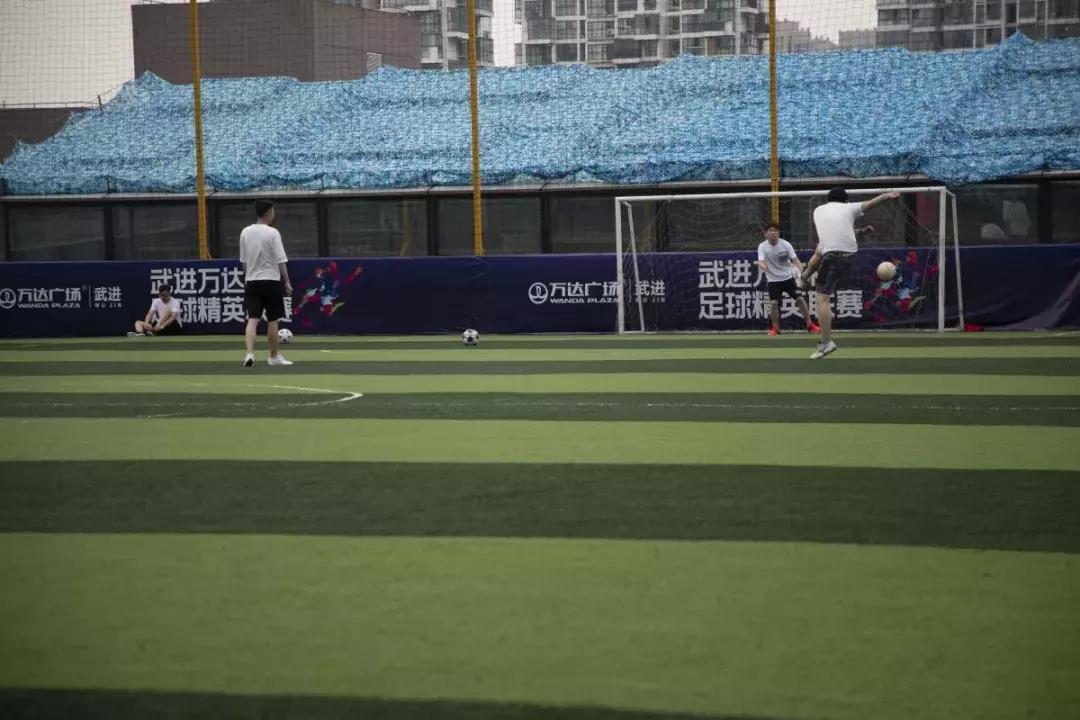 记7月12日峰度控股集团与车和家“足球联谊赛”*党**建共建活动