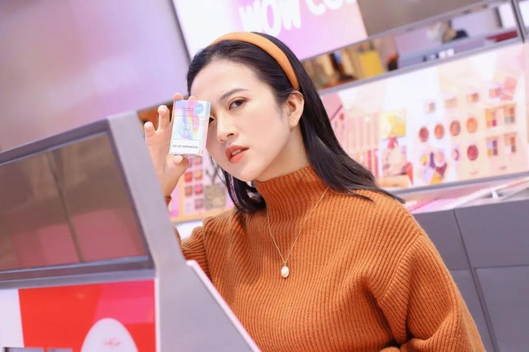 彩妆集合店wowcolour介绍,超大网红彩妆集合店wowcolour大连