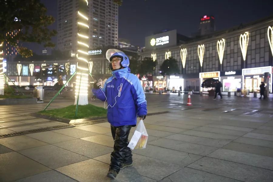 在宁波街头，我被暖到了