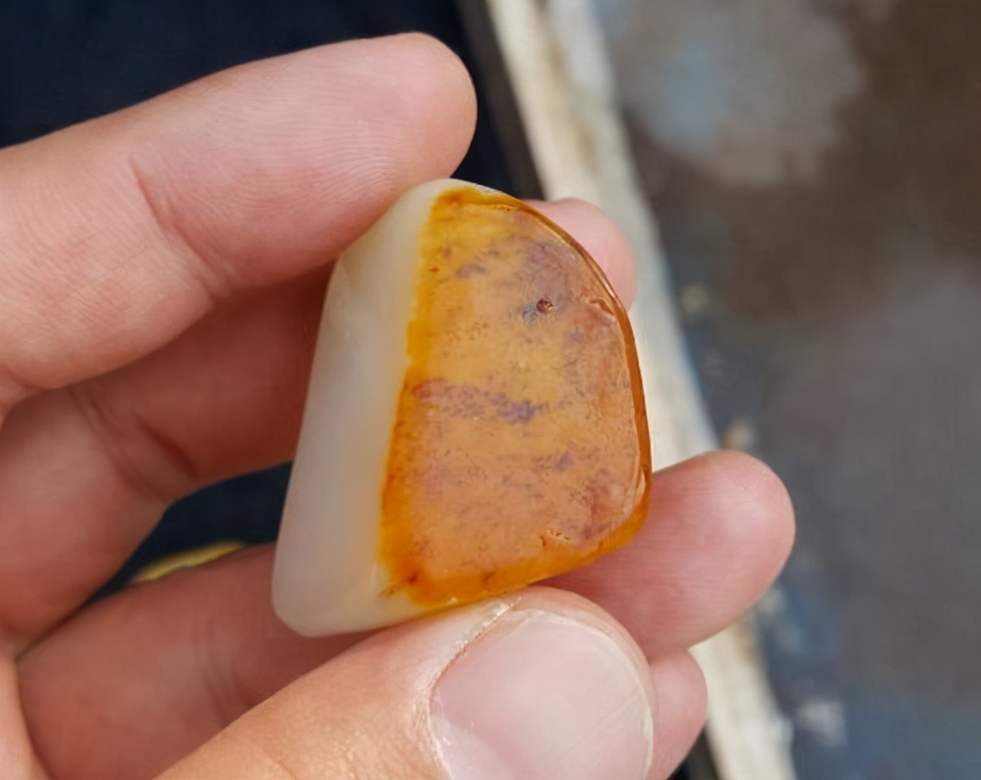 新疆和田玉籽料滚筒染色,染色和田玉籽料皮色特点