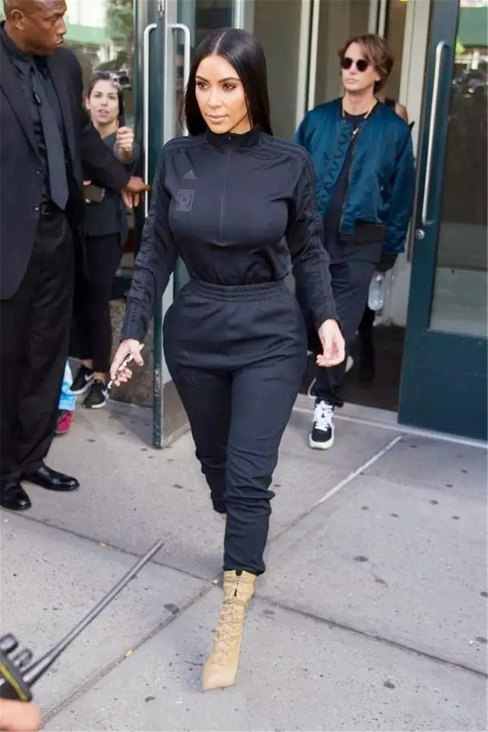 2020年流行的“运动裤”怎么穿?试试用这4款鞋子搭,时髦又显高