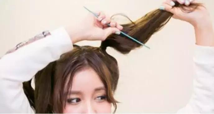 女明星全员哪吒头！杨超越可爱，IU甜美，但最出彩的还是她