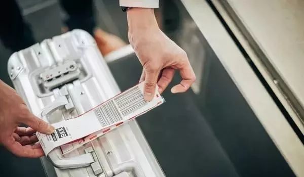 周末旅行机票怎么买最便宜,如何在旅行中省钱买到便宜的机票