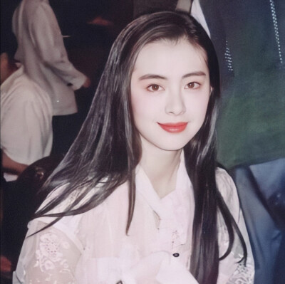 王祖贤55岁生日素颜出镜获赞,王祖贤素颜坐地铁近照曝光