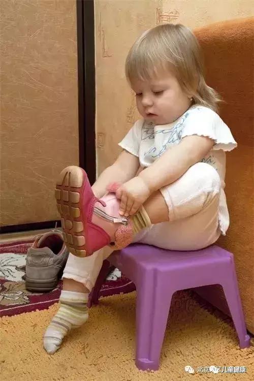 给孩子买多大的鞋比较合适,给孩子买大一码鞋合适吗