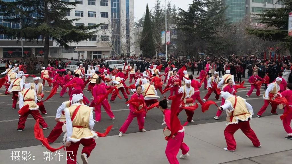 城关镇社火表演安塞腰鼓,社火打腰鼓