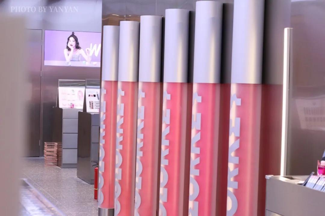彩妆集合店wowcolour介绍,超大网红彩妆集合店wowcolour大连