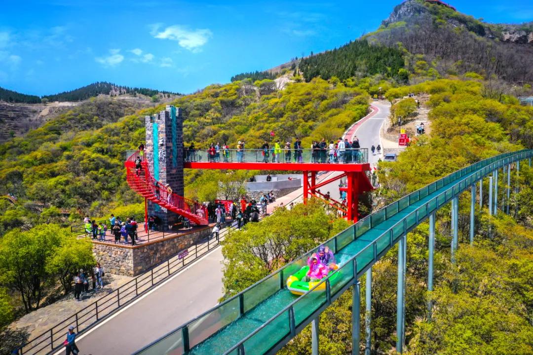 带你峡谷漂流感受一下夏天的气息,端午游玩清凉谷踏浪漂流清凉一夏