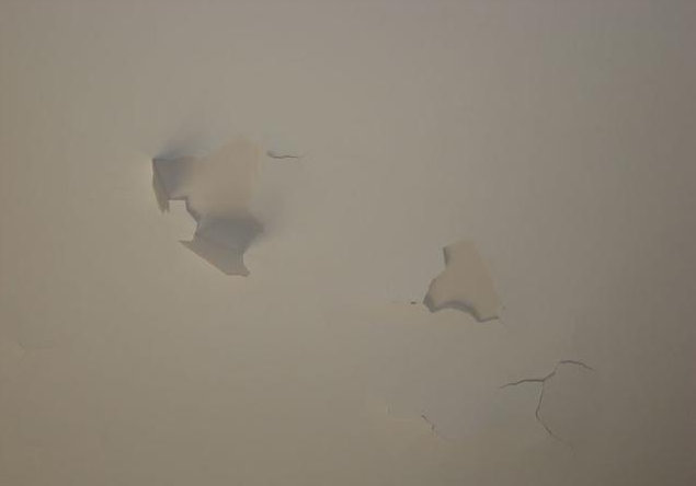 房顶起皮脱落怎么处理,房顶脱皮是什么原因