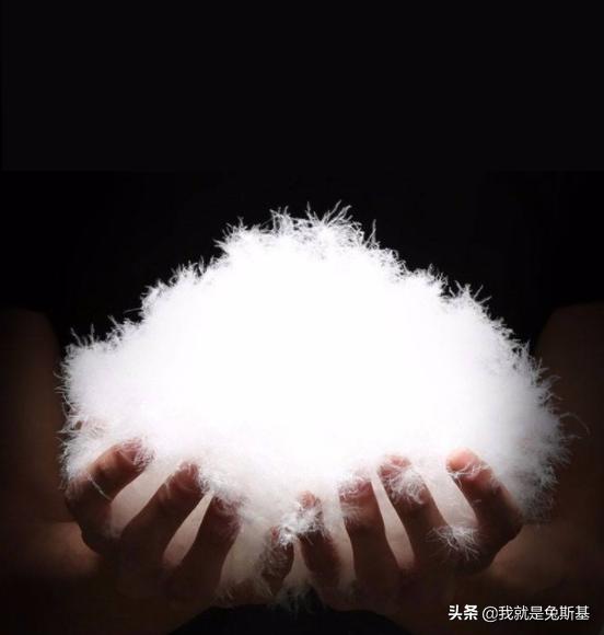 为什么羽绒服里面穿得少反而暖和,冬天穿上厚厚的羽绒服是什么感觉