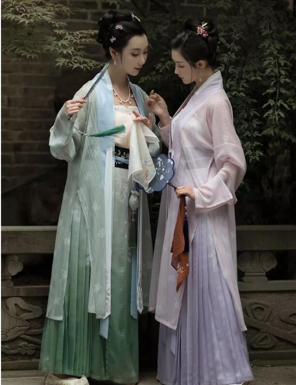 洛丽塔和汉服哪个更让人们难接受,汉服和洛丽塔哪个最好看