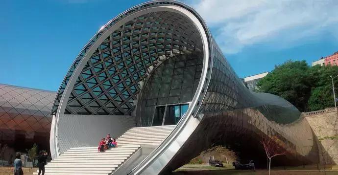 鏍奸瞾鍚変簹绗瘮鍒╂柉寤虹瓚,鏍奸瞾鍚変簹鐜颁唬寤虹瓚