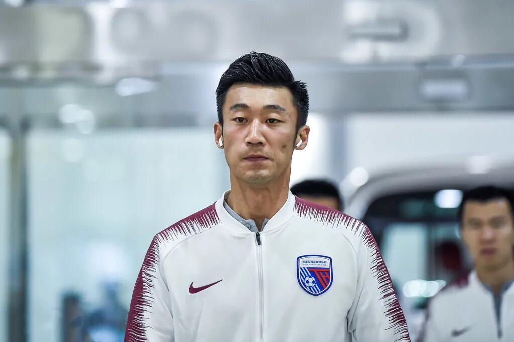 张鹭美貌妻子还在吗,曝张鹭醉驾