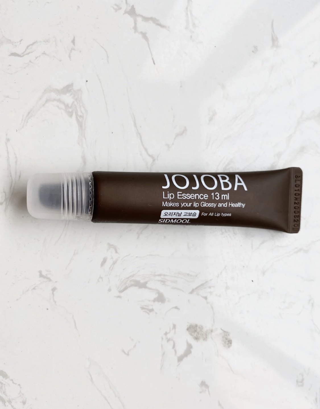 滋润橘色唇膏推荐哪款好用 (平价润唇膏去死皮滋润测评)