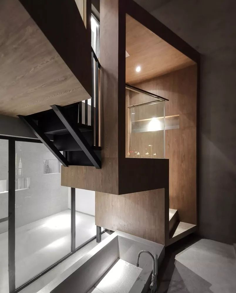 居民楼旧房改造成民宿风格,爆改旧楼成民宿