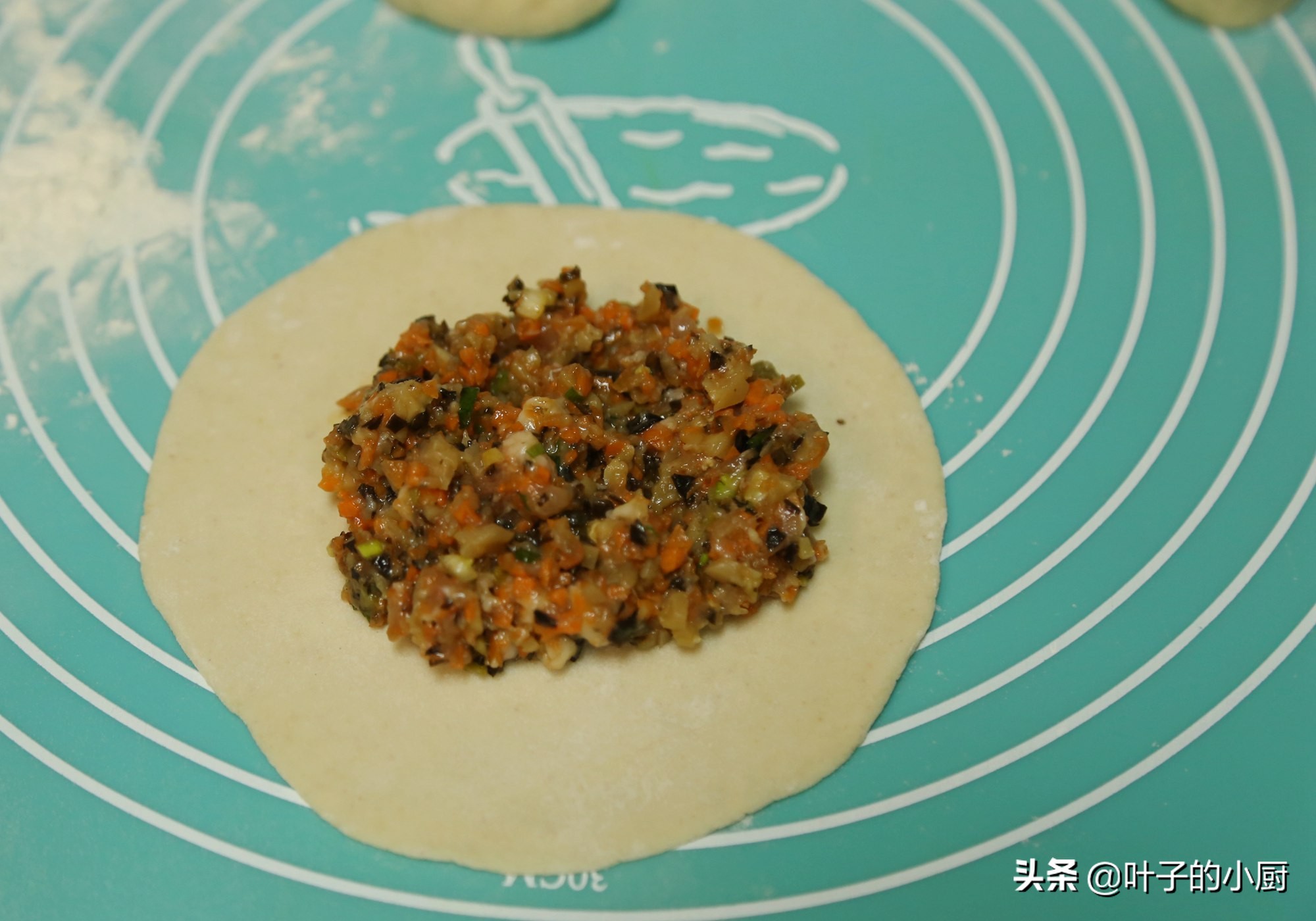 做馅饼咋做好吃,早餐薄薄的馅饼怎么做的