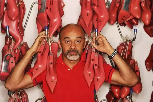 鞋底一个红心是什么牌子,红底鞋注册商标难题