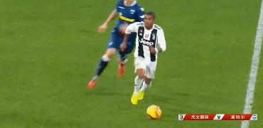 谜题解开,c罗进球后霸气回应动作