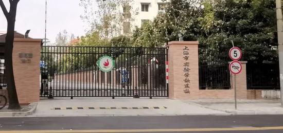 上海楼市太魔幻：最高一套8000万排队抢豪宅竟打起来了