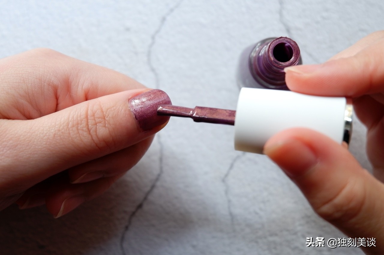 是什么闪瞎眼?藏在指尖的小秘密,只需用你的亮片眼影DIY